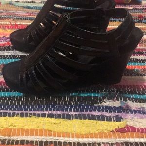 Black wedges